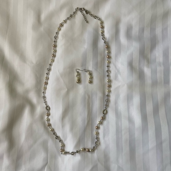 ⭐️💲5 add-on⭐️ Faux pearl necklace - Picture 5 of 10